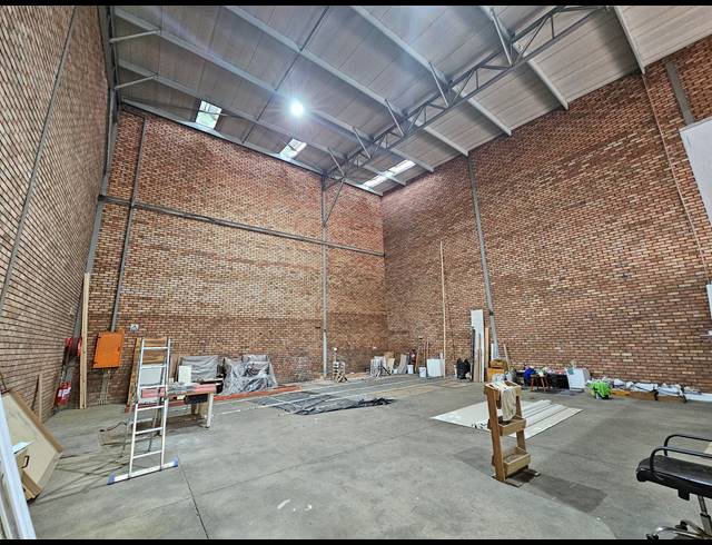 307M² WAREHOUSE TO LET IN MEADOWDALE